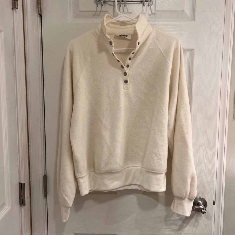 Double Zero White Pullover‎